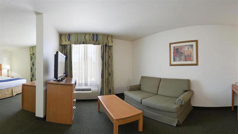 Holiday Inn Express Hotel & Suites Columbus By Ihg Bagian luar foto