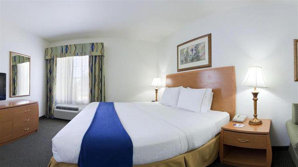 Holiday Inn Express Hotel & Suites Columbus By Ihg Bagian luar foto