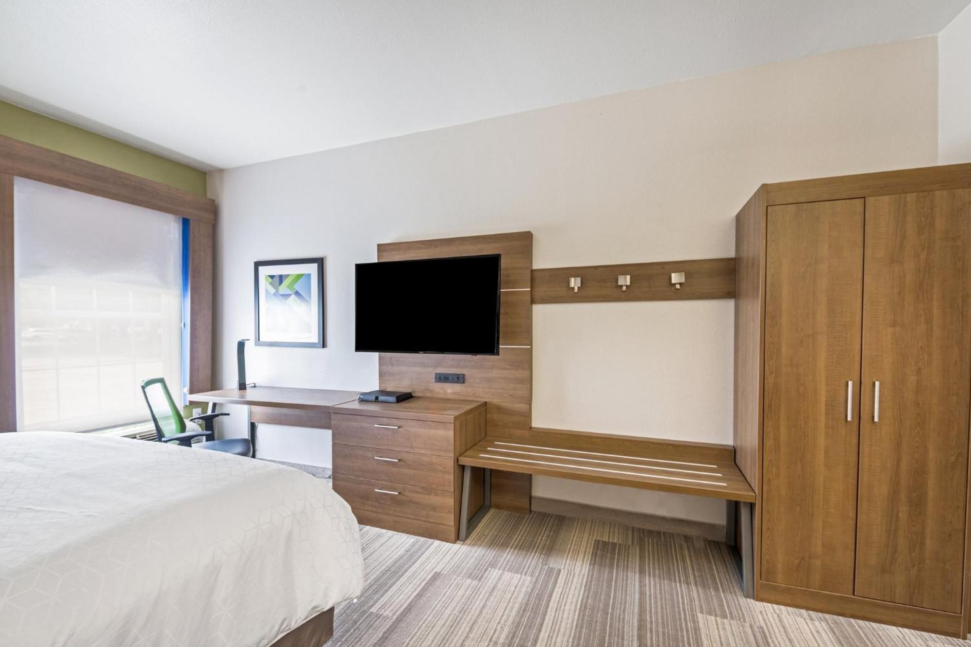 Holiday Inn Express Hotel & Suites Columbus By Ihg Bagian luar foto