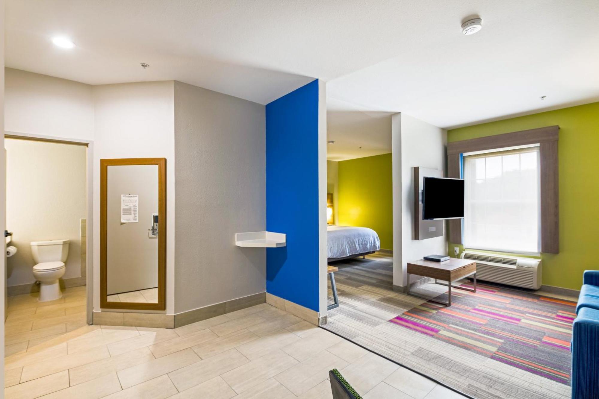 Holiday Inn Express Hotel & Suites Columbus By Ihg Bagian luar foto
