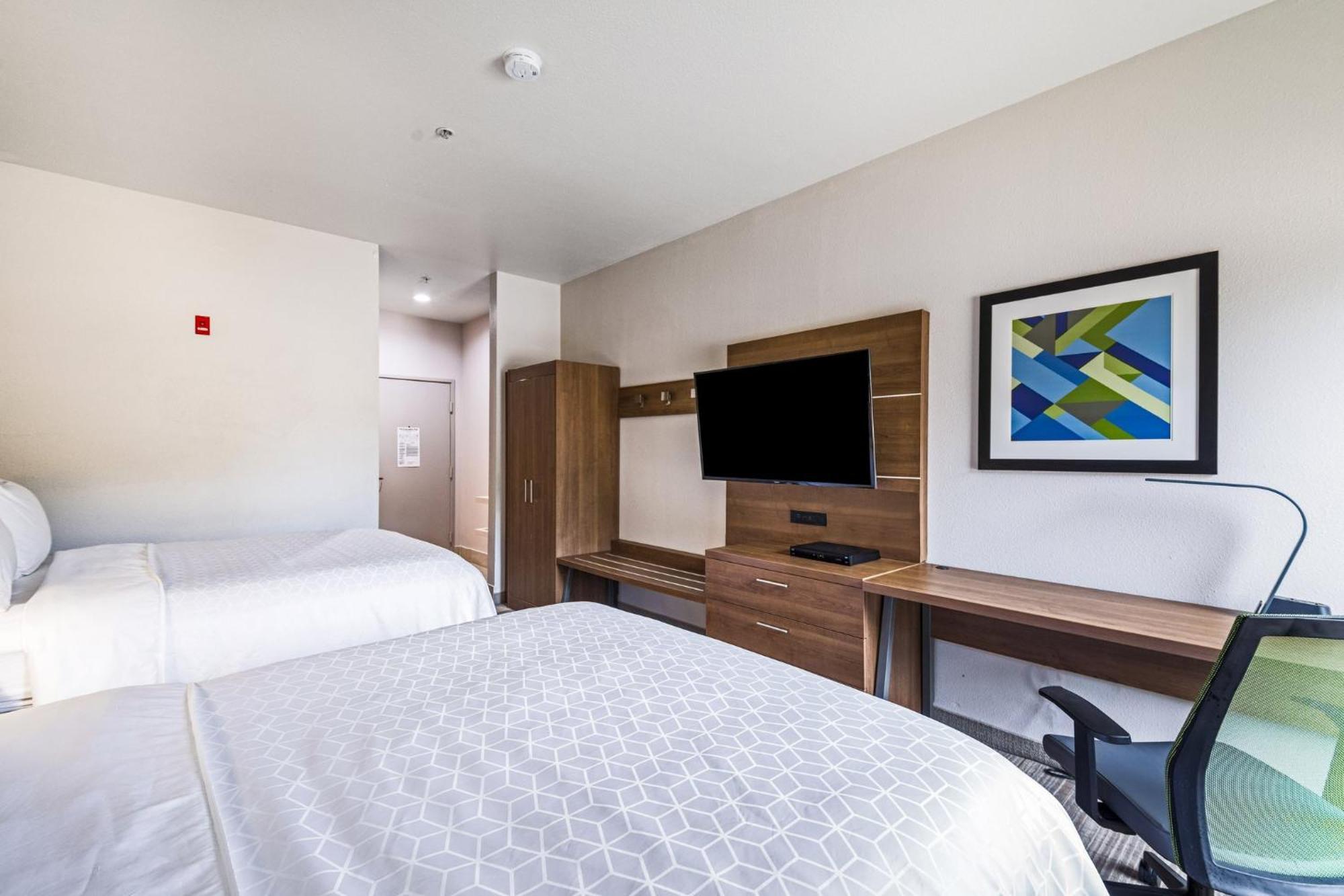 Holiday Inn Express Hotel & Suites Columbus By Ihg Bagian luar foto