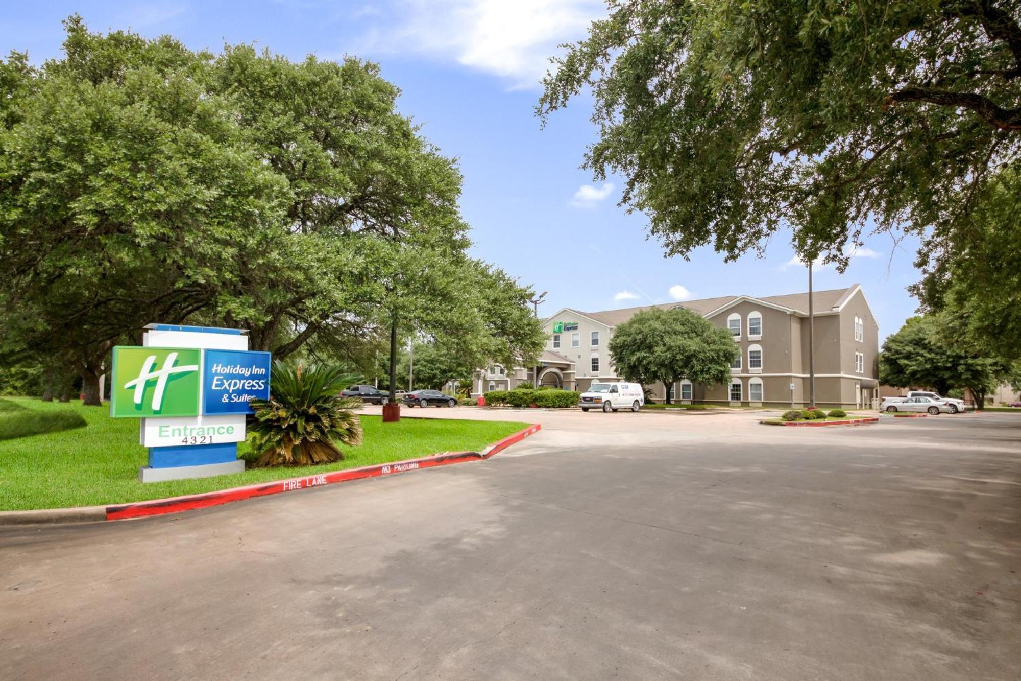 Holiday Inn Express Hotel & Suites Columbus By Ihg Bagian luar foto