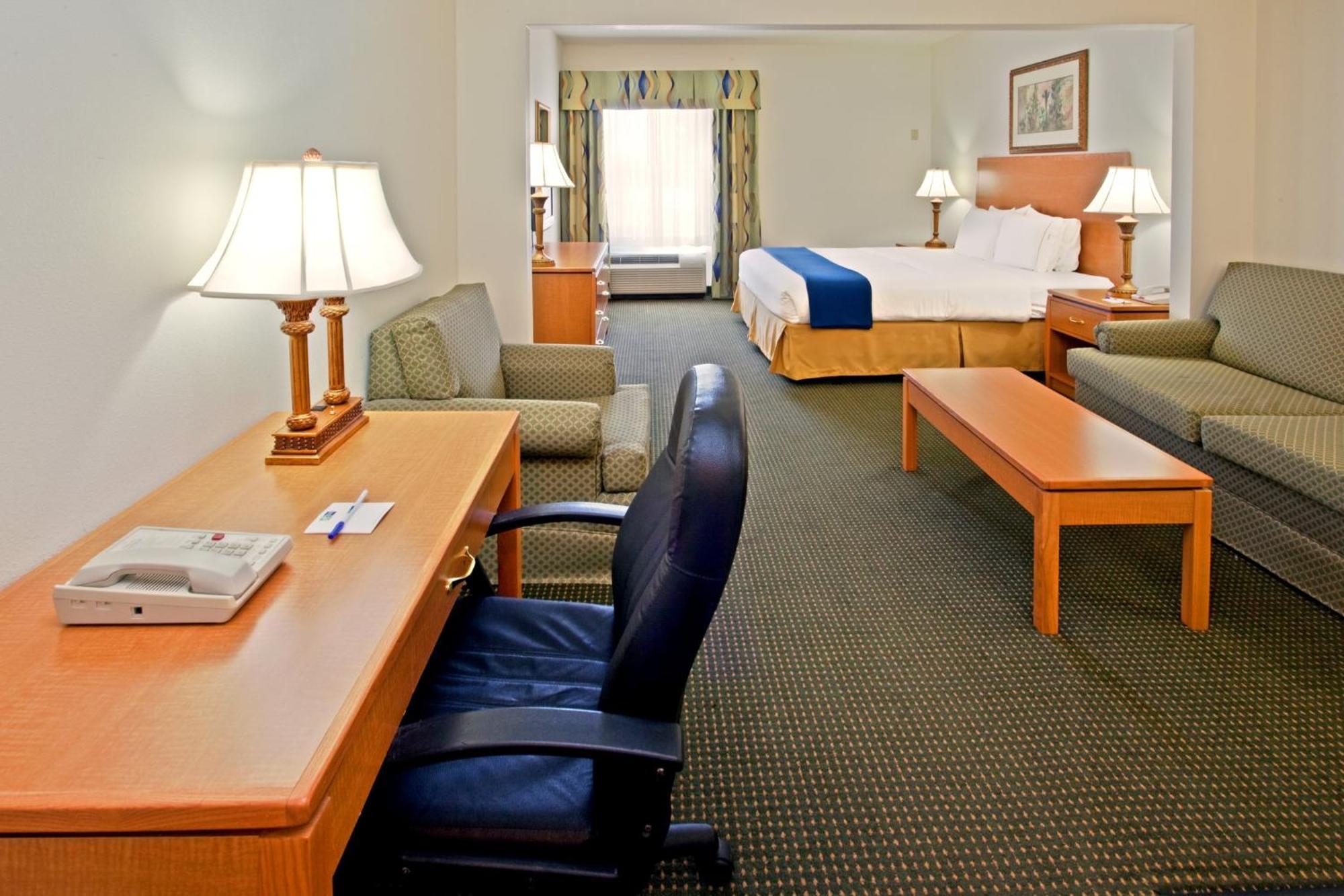 Holiday Inn Express Hotel & Suites Columbus By Ihg Bagian luar foto