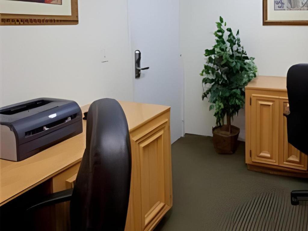 Holiday Inn Express Hotel & Suites Columbus By Ihg Bagian luar foto