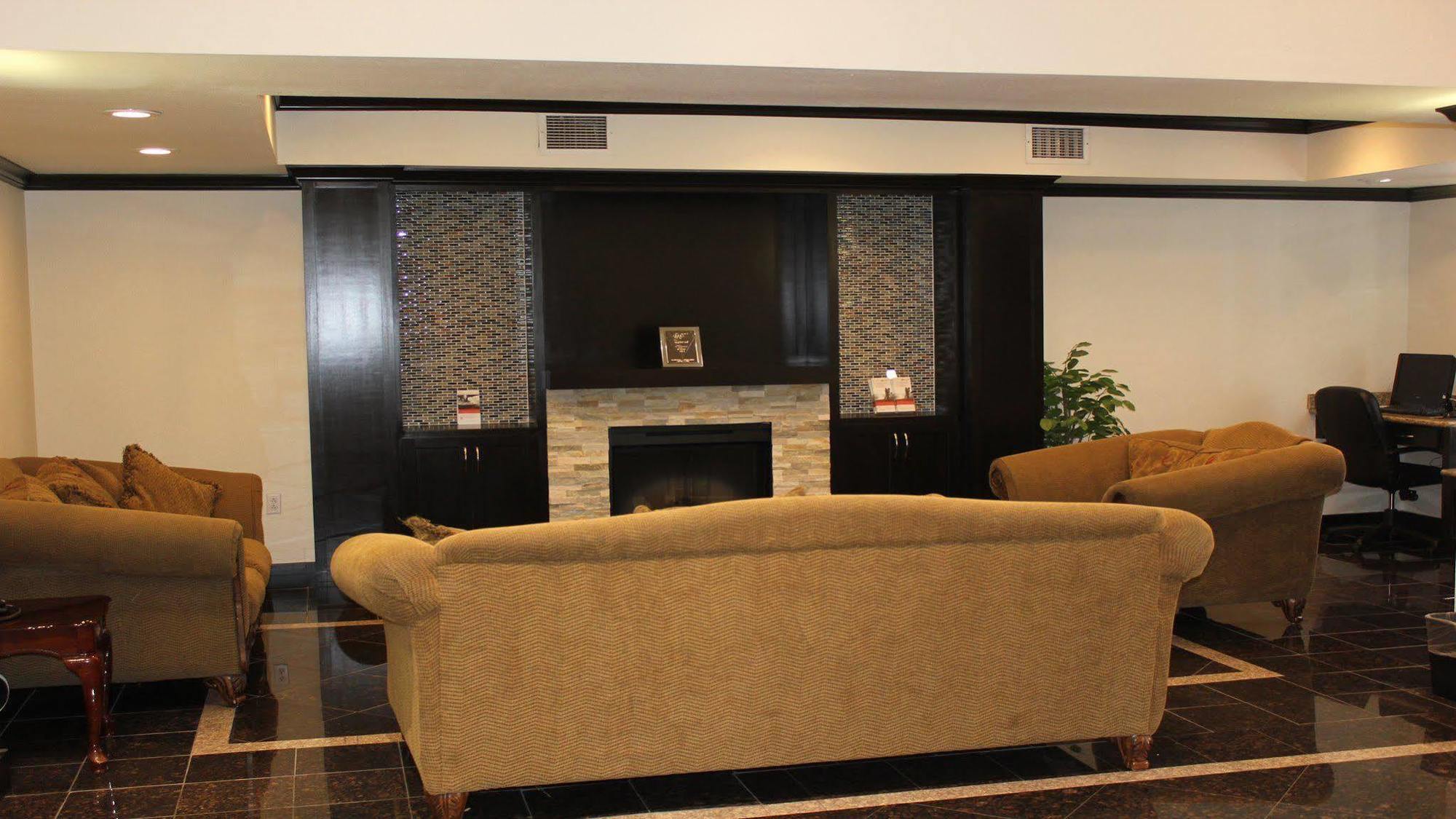 Holiday Inn Express Hotel & Suites Columbus By Ihg Bagian luar foto