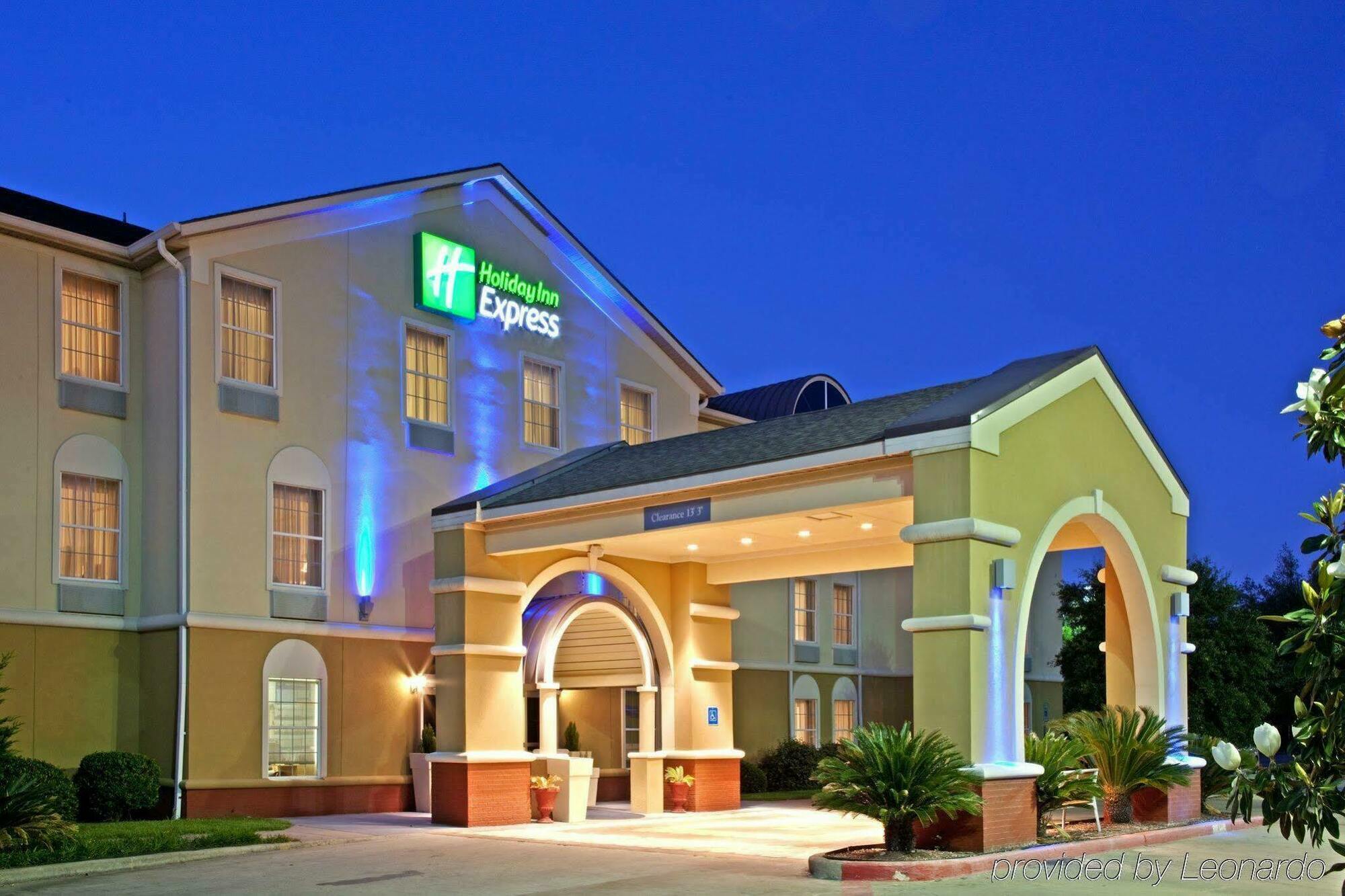 Holiday Inn Express Hotel & Suites Columbus By Ihg Bagian luar foto
